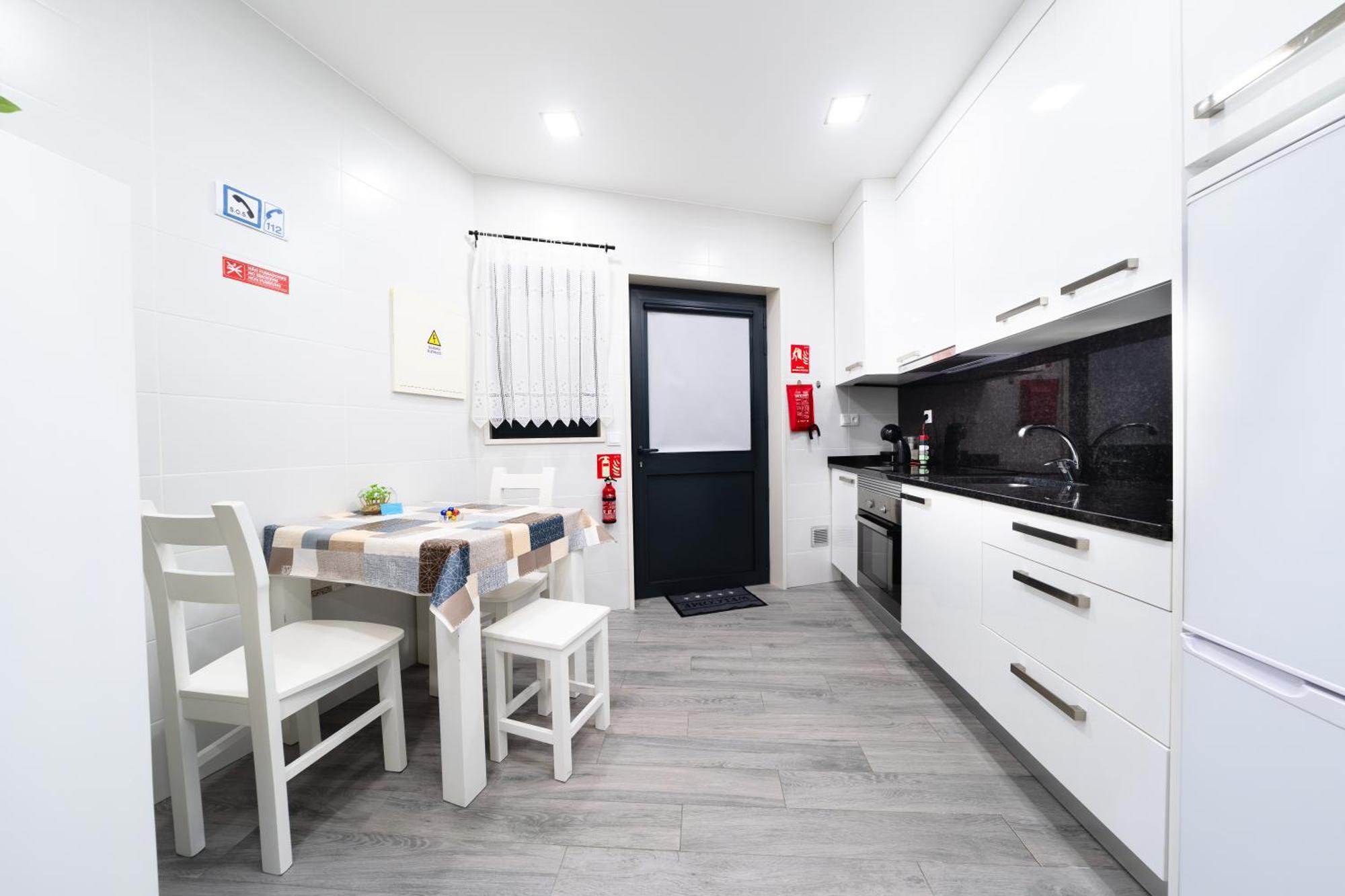 דירות נאזרה Casa Da Carochinha מראה חיצוני תמונה